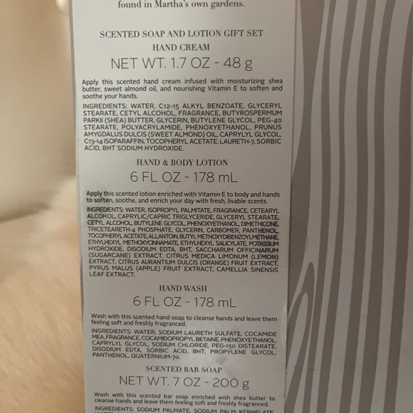 New 4pc body set with soap, lotion, and much more - Picture 2 of 2